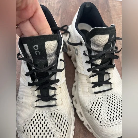 On Running On Cloud White & Black Athletic Shoes Women’s Sz 7 - Picture 15 of 15